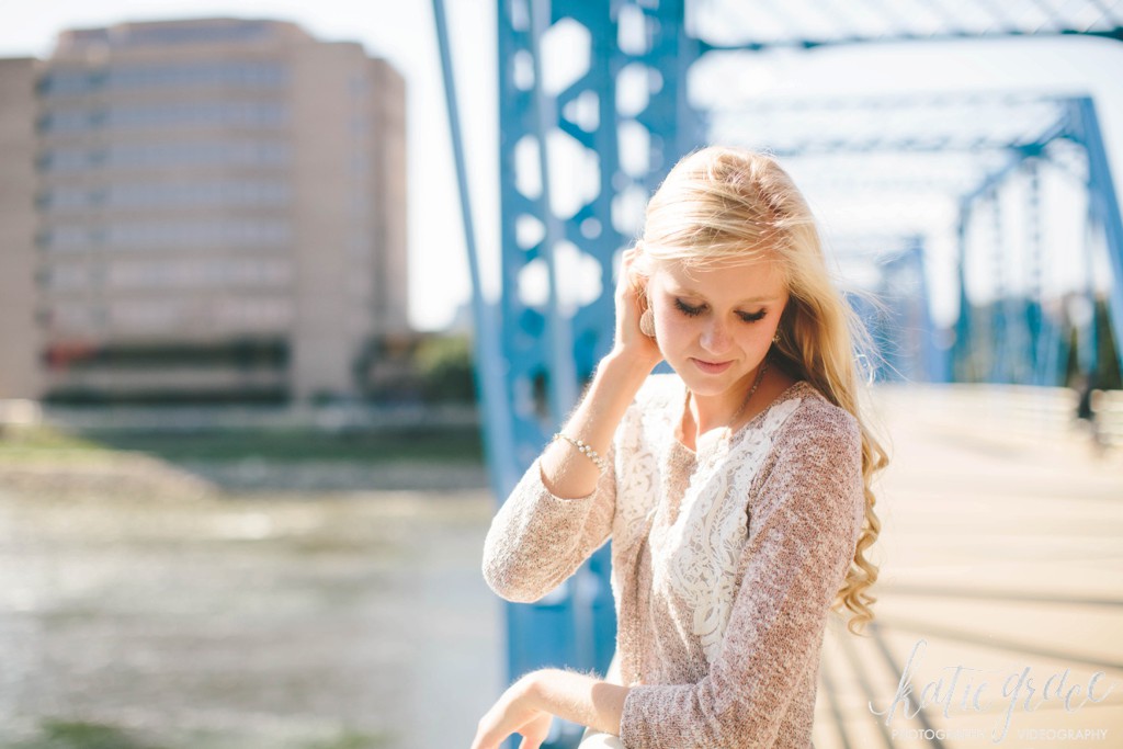 katie grace photography, grand rapids michigan Senior photography, downtown senior photos, urban senior pictures